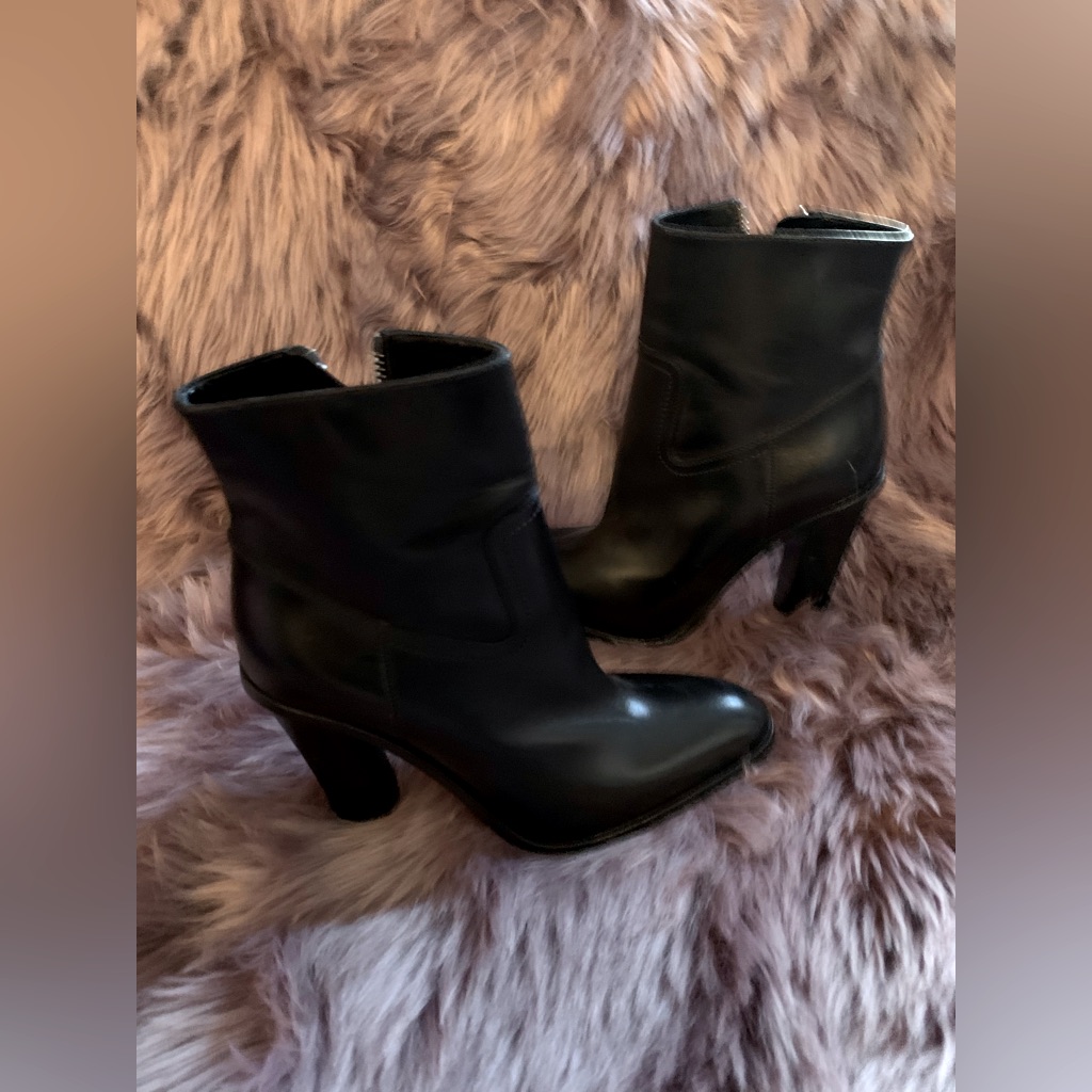 Saint Laurent Black Leather Ankle Boots Size 7